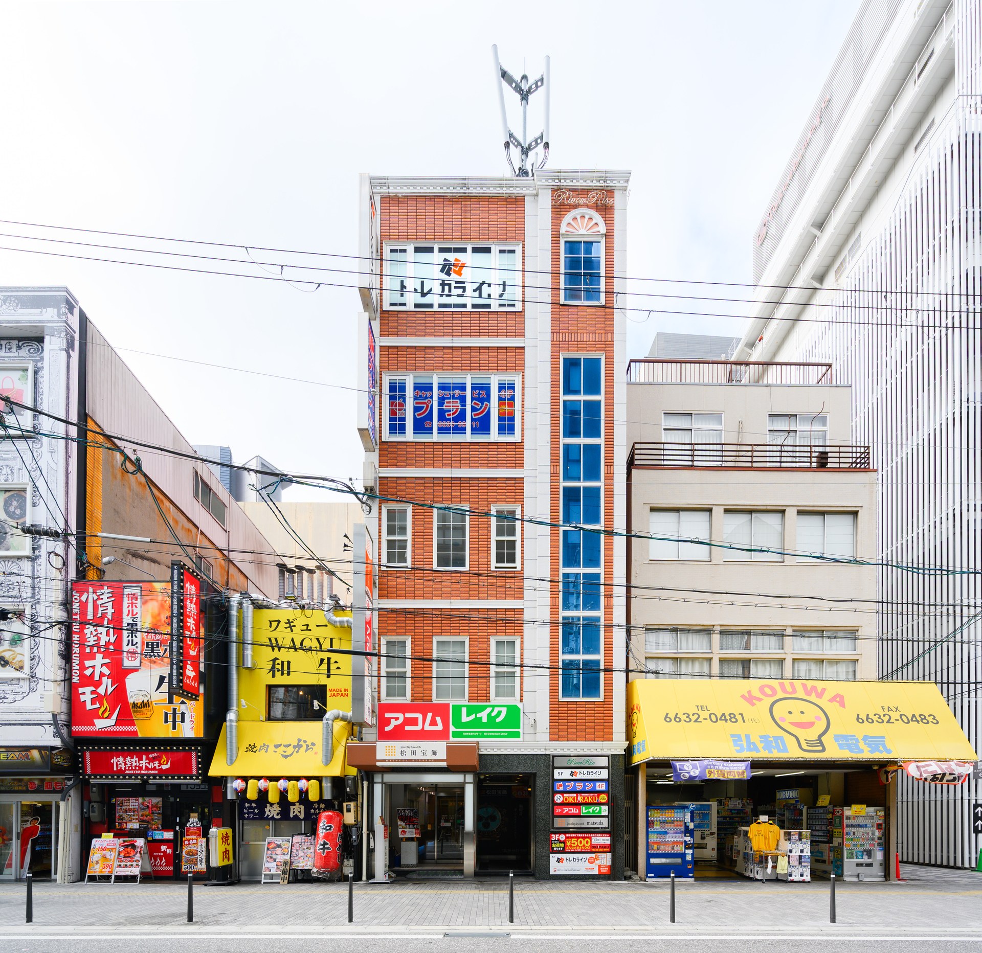 難波駅前店の建物正面