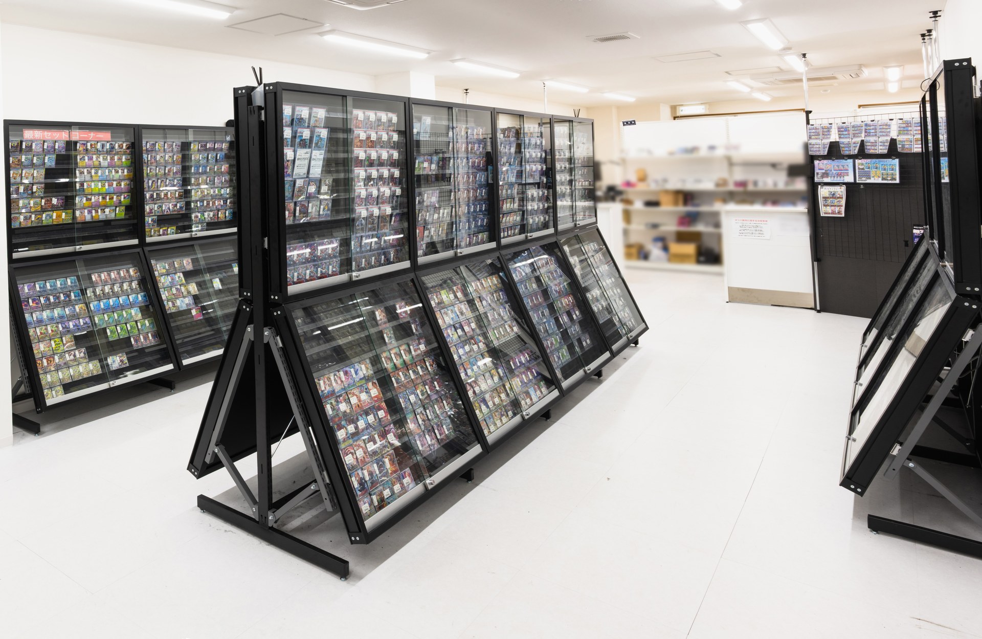 難波駅前店のカード売場