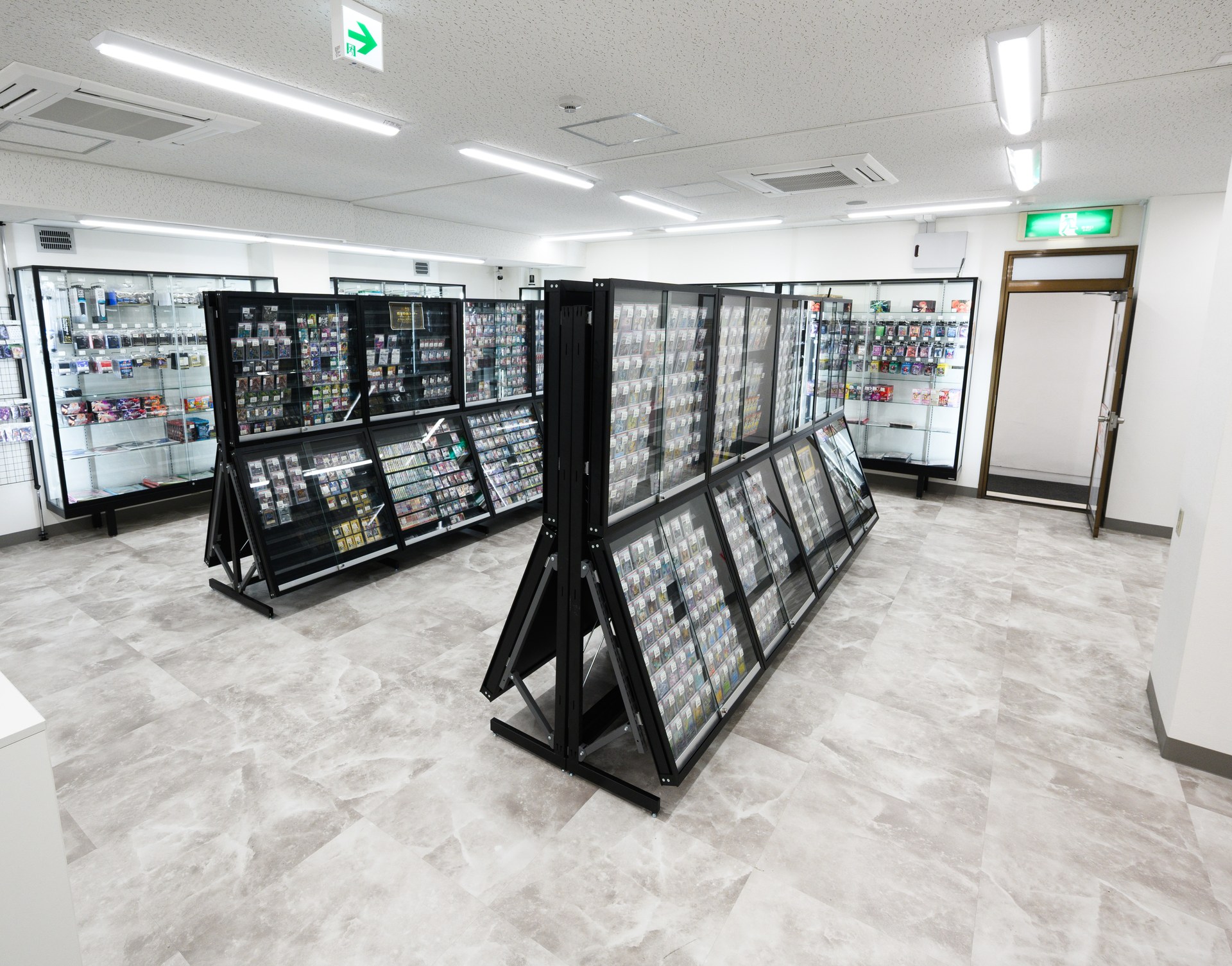 オタロード店 総合フロアのカード売場